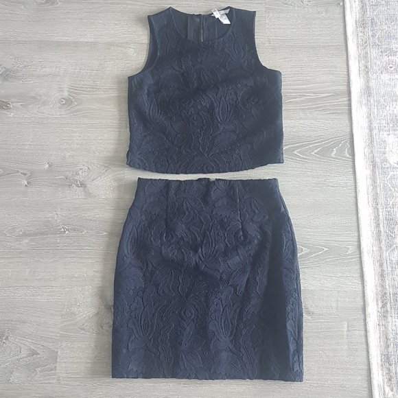 Matching set - crop top and mini skirt - Picture 2 of 4